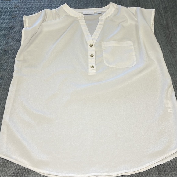 New York & Company Cream Cap Sleeve Blouse - Women’s Size S - Picture 4 of 7